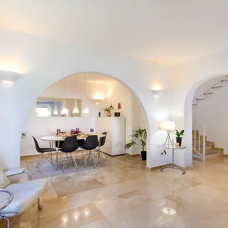 Villa Nueva Andalucia Beautiful Family